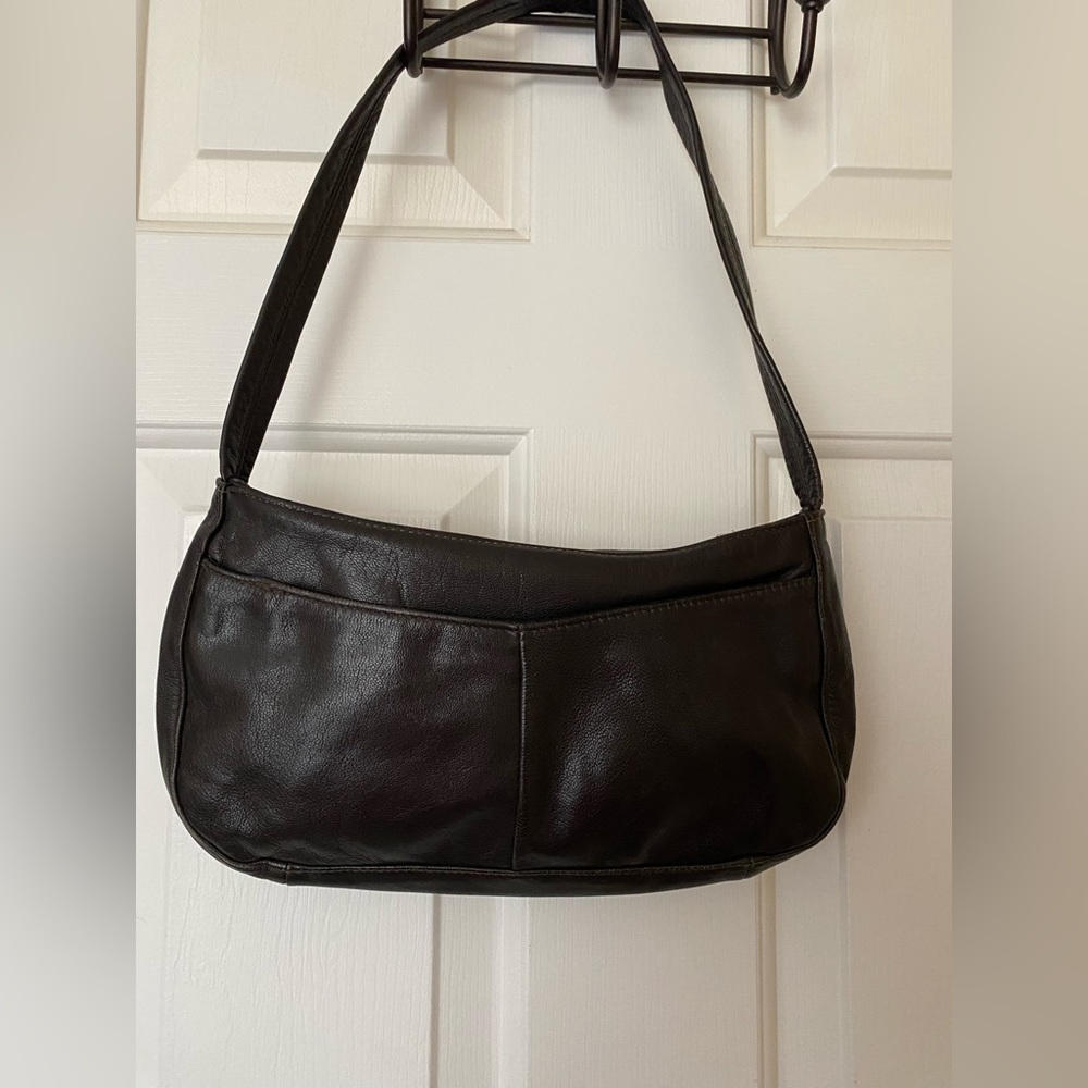 Genuine leather Brown purse, clean very nice condition